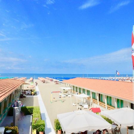 Attico Al Mare Viareggio Exterior foto